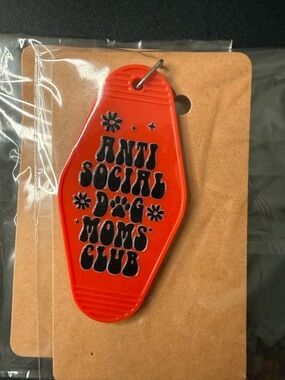 Dog Mom Retro Style Motel Keychain